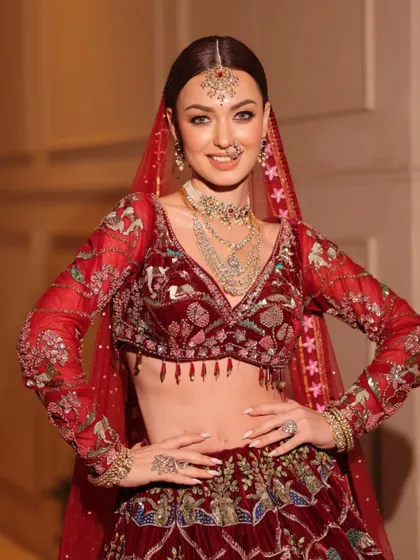 A happy, confident bride ready for her big day. The full look, from the outfit to the jewelry, is perfectly harmonized.