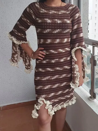 The Agatha Dress was a wonderful opportunity to test a pattern with unique colorwork and construction, including bell sleeves and an open-back design. I carefully checked the instructions for the four-color stitch pattern and the made-to-measure fit, ensuring the final garment was both beautiful and structurally sound.