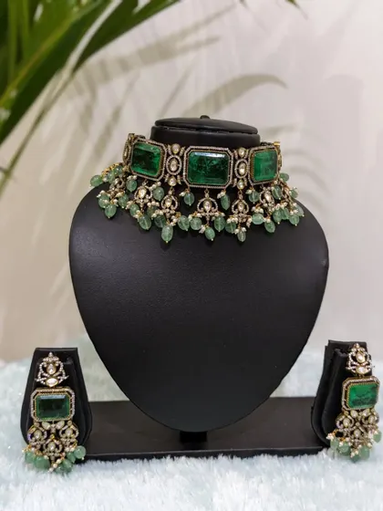 The full Victorian emerald choker set, perfect for a grand reception.
