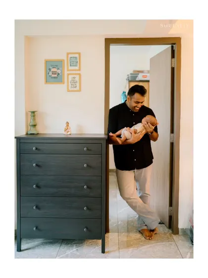 A father's gentle hold. This shot focuses on the dad's loving expression as he cradles his newborn, a memory of strength and tenderness.
