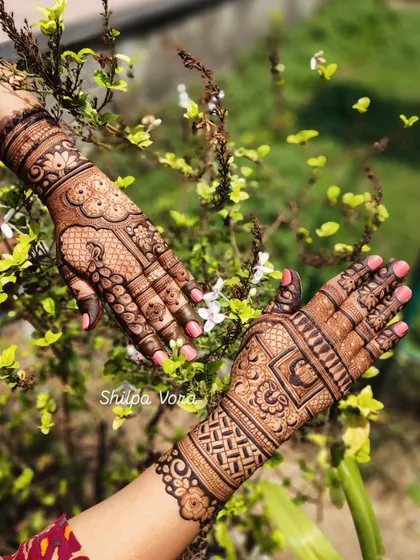 A stylish design with a mix of traditional and geometric elements, perfect for a fashion-forward client.