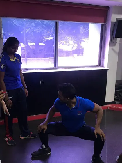 Our students learn to analyze different exercises and their impact on the body. This practical session focuses on assessing squat form and mobility.