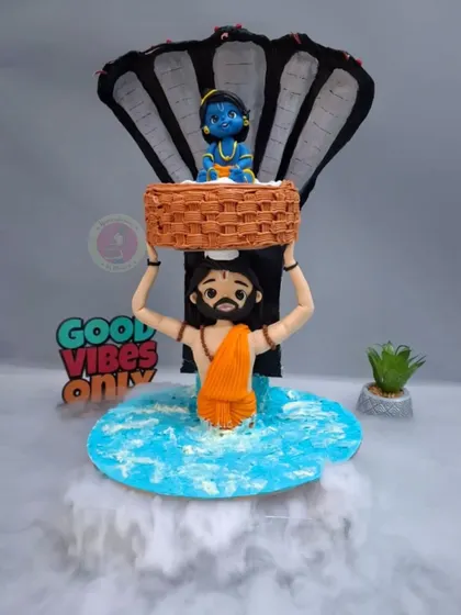 The final Janmashtami anti-gravity cake, surrounded by dry ice for a mystical effect. This piece is pure art and devotion.