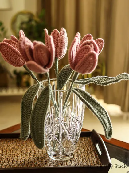 Dusty pink tulips with almond green leaves. I love finding the perfect colour combinations to make my creations feel as real as possible.