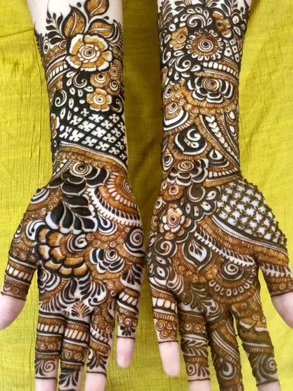 A stunning design where bold, dark-filled leaves contrast with delicate, lighter patterns. This technique makes the main floral and paisley elements stand out beautifully.