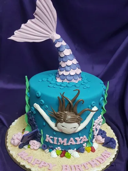 A different take on the mermaid theme, this cake features a mermaid diving into the water. The handcrafted tail and underwater details make it a magical choice for a birthday.
