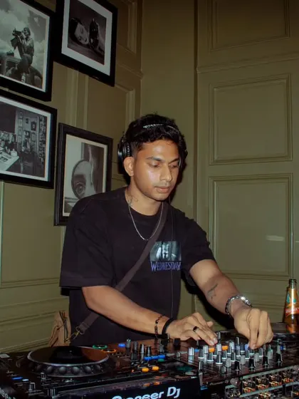 Another one of my favorite DJs, setting the mood for the night. Expect a mix of familiar grooves and unexpected tracks.