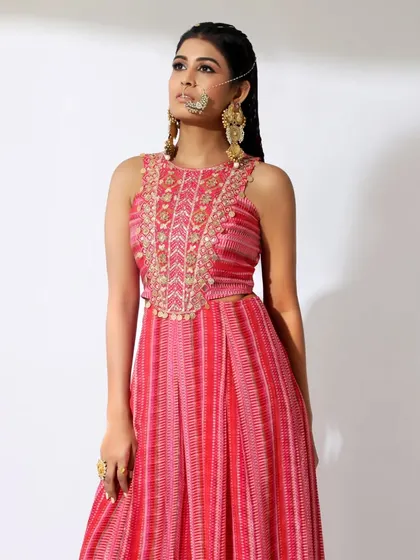 A powerful pose from the model. The makeup here is stronger, with more defined eyes to match the embroidered outfit.