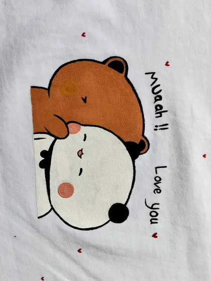 A close-up of the cute bear doodle on the back of the couple's T-shirt. It’s these little details that make a custom hand-painted gift so special.