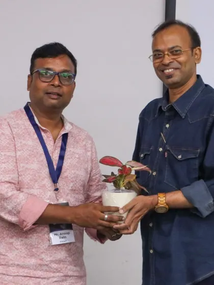 Receiving a small plant as a token of gratitude from the organizers at IIIT Delhi. It is a wonderful gesture that shows the value they place on sharing art and knowledge.