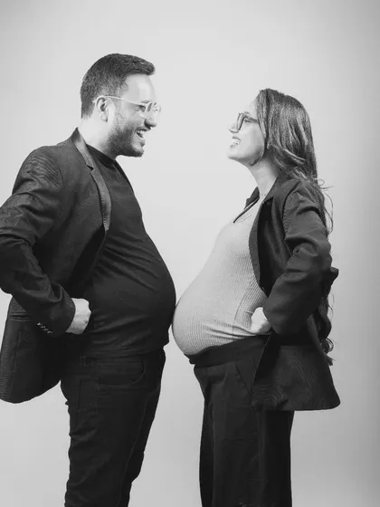 When they say ‘sharing is caring,’ this couple took it to the next level. This playful shot celebrates the joy and humor of the pregnancy journey together.