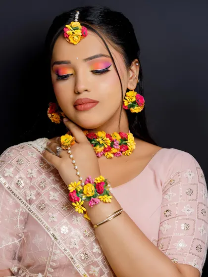 Another angle of this stunning Mehndi look by my student. The blending on the eyes is flawless, and it pairs beautifully with the floral jewelry.