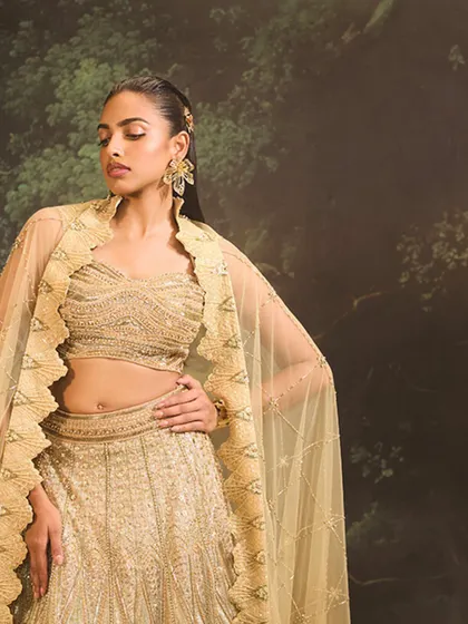 From the first twirl to the final glance, our Jade Lehenga Set is designed to make you shine brighter than any star.