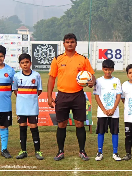 Team captains with the referee before a Golden League match. This pre-game ritual is an important part of official competitions.