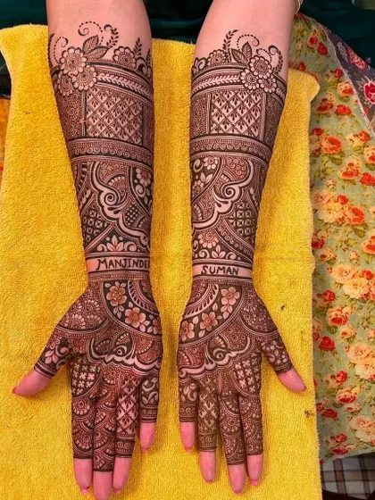 A perfect design for a couple's ceremony or for sisters, with the names 'Manjinder' and 'Suman' written on each hand.