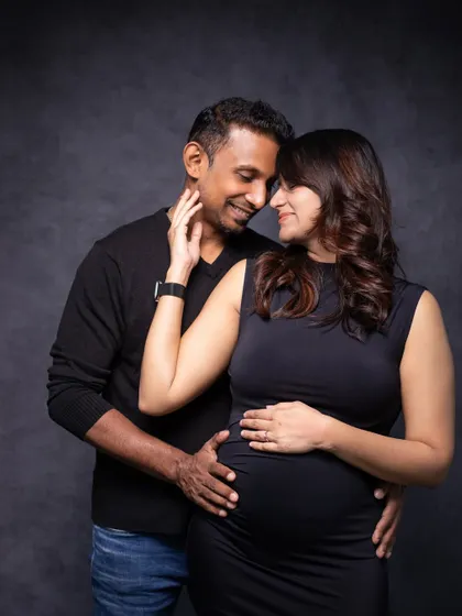 A classic and intimate pose, with the couple sharing a loving gaze. The studio lighting perfectly highlights their expressions.