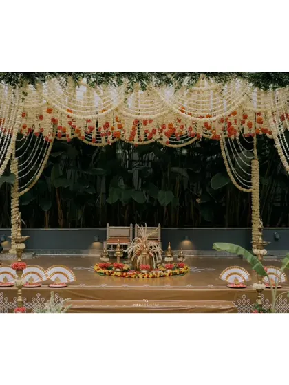 A duplicate of 412, offering a clear and detailed view of the main ceremony stage.