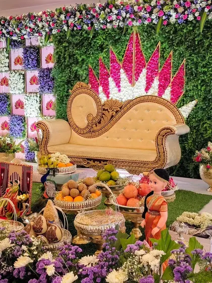 A close-up of the floral patterns on the stage.
