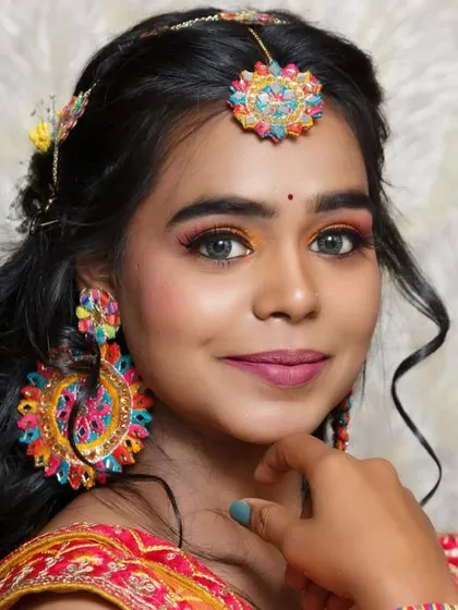 A close-up of the Haldi look, featuring colorful floral jewellery that you can also rent from me.