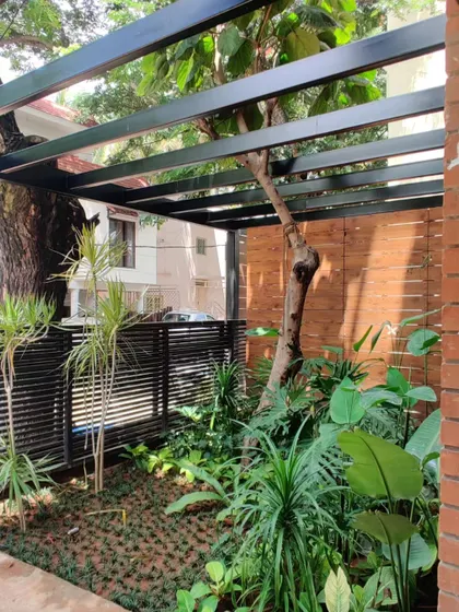 A small garden space at the apartment building, designed to bring greenery and nature into the urban dwelling.