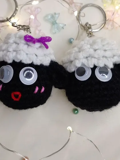 A Shaun the Sheep couple keychain set, perfect for you and your bestie.