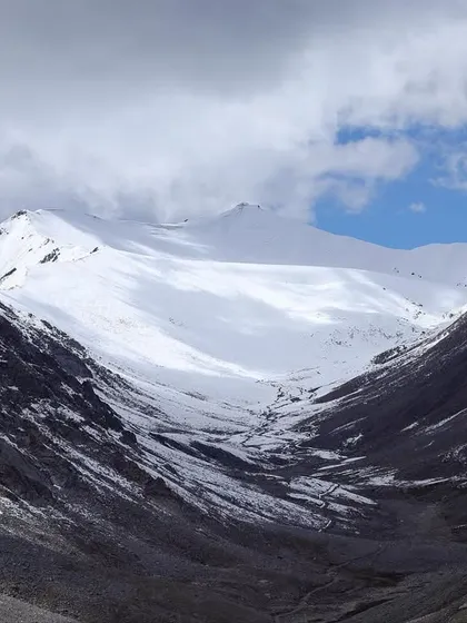 A different perspective of the vast, snow-filled valley at Khardungla, showing the scale of the mountains we train in.