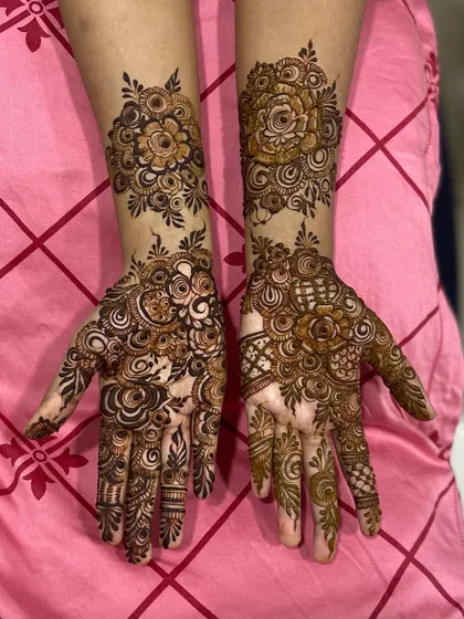 A clear display of the two unique floral henna patterns.