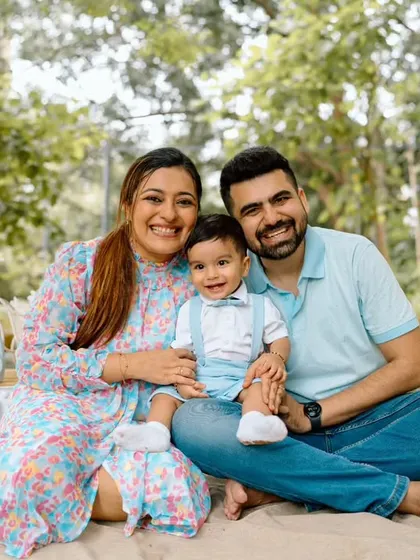 A perfect family picnic day. This portrait, taken outdoors, has a relaxed and natural feel, showcasing the family's easy connection.