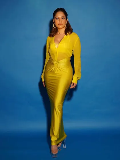 The complete look against a contrasting blue background, making the yellow pop even more.
