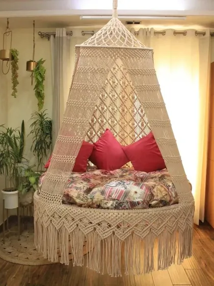 This dual seater swing features a beautiful diamond pattern in the macrame. Paired with printed cushions, it creates a unique and personalized look.