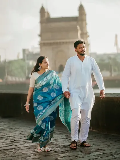 I love capturing timeless moments at iconic Mumbai locations. Here, Abhishek and Saloni walk hand-in-hand near the Gateway of India, their traditional attire adding a layer of classic elegance to this beautiful pre-wedding portrait.