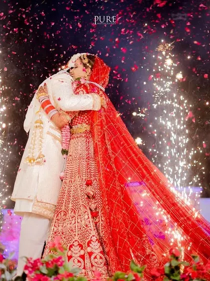 A perfect end to a perfect day. We love creating these big, cinematic moments, using dramatic lighting like these sparklers to capture a memory that feels straight out of a movie.