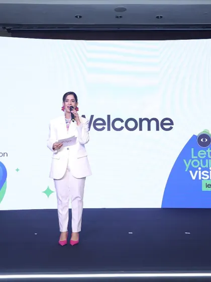 Welcoming everyone to Season 9 of Samsung EDGE. A clean, bright stage for a forward-thinking event.
