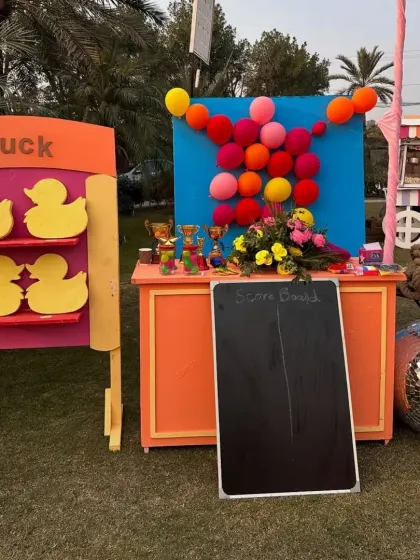 No carnival is complete without prizes. We set up a prize station with a scoreboard to add a competitive edge to the games, making the pre-wedding celebration even more exciting.