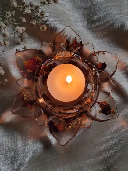 A top-down view of the rose petal lotus holder, showing how the petals are scattered within the resin. It’s a beautiful blend of floral and festive.