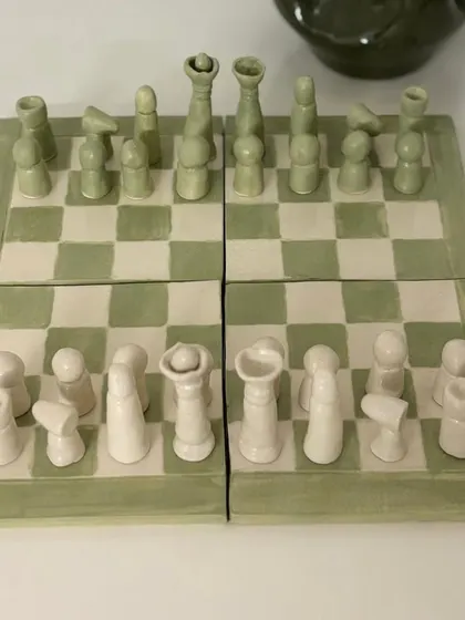 Artist Anitha Balu created these unique pieces, including a full chess set and a clock that fuses resin with a ceramic base, blending traditional and modern methods.