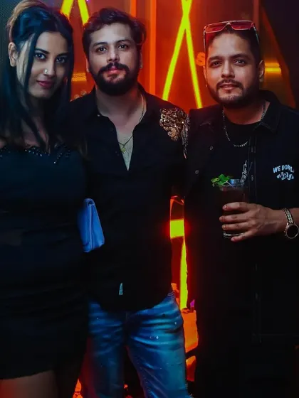 Another group shot from a great night out. It's always good to connect with friends and familiar faces in the crowd.