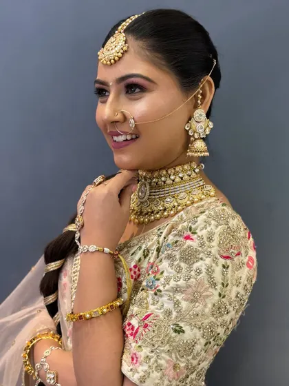 Another beautiful shot of Avani, showcasing her complete bridal look.