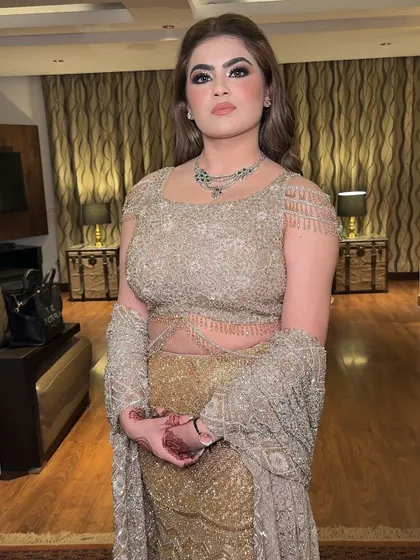 Another angle showcasing the flawless base and dramatic eye makeup. The look is designed to be long-lasting and picture-perfect.