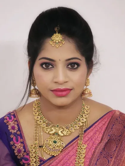 A full view of a classic guest makeover, featuring a beautiful puff-sleeve blouse and traditional temple jewelry.