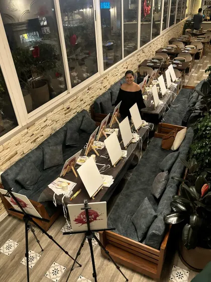 A moment of quiet before the guests arrive for a workshop at a beautiful restaurant. I always make sure the setup is perfect to create a welcoming and inspiring atmosphere.