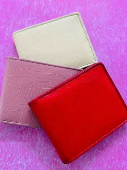 A look at the smooth, plain back of my croc-textured wallets, available in cream, pink, and red.