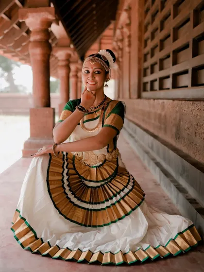A duplicate of image 17, this portrait of a Mohiniyattam dancer captures the grace of the pose and the beauty of the traditional costume.