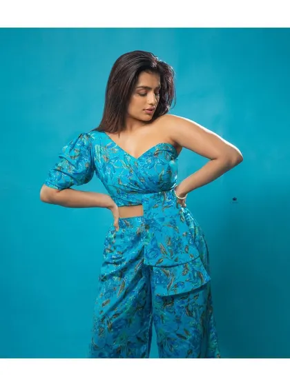 A stylish pose in the one-shoulder co-ord set.
