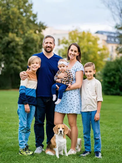 A family portrait couldn't get more perfect than this! A beautiful family of five, plus their beagle, posing in a lovely park.