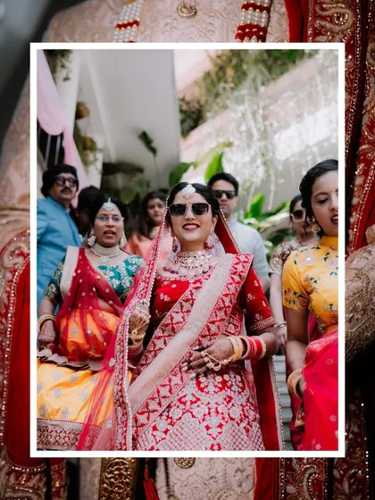 Duplicate of image 336, a stylish shot of the bride's entrance.