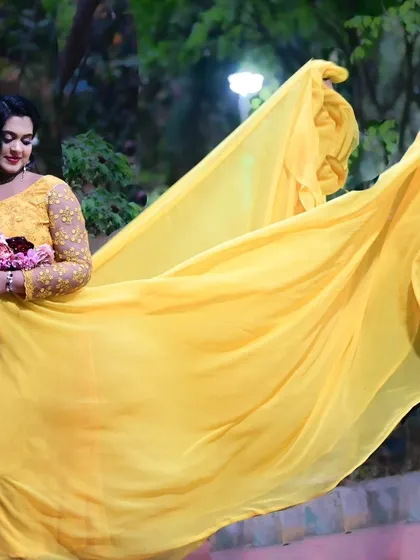 This yellow flying gown adds a bright and cheerful touch to this outdoor maternity shoot.