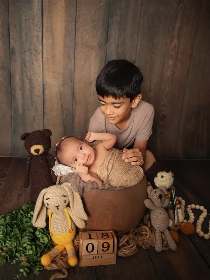 A big brother's gentle gaze. I create a comfortable and safe environment for older siblings to interact with the baby, resulting in authentic portraits like this one.
