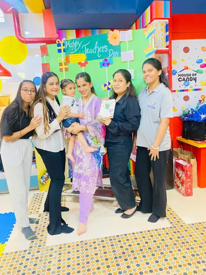 Our teaching staff receives a gift from a family on Teacher's Day, a heartwarming moment of appreciation.