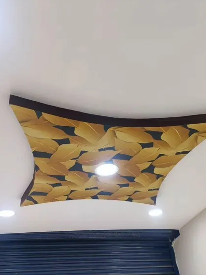 A creative ceiling application using a wallpaper with large golden leaves. This draws the eye upward and turns the ceiling into a stunning feature.